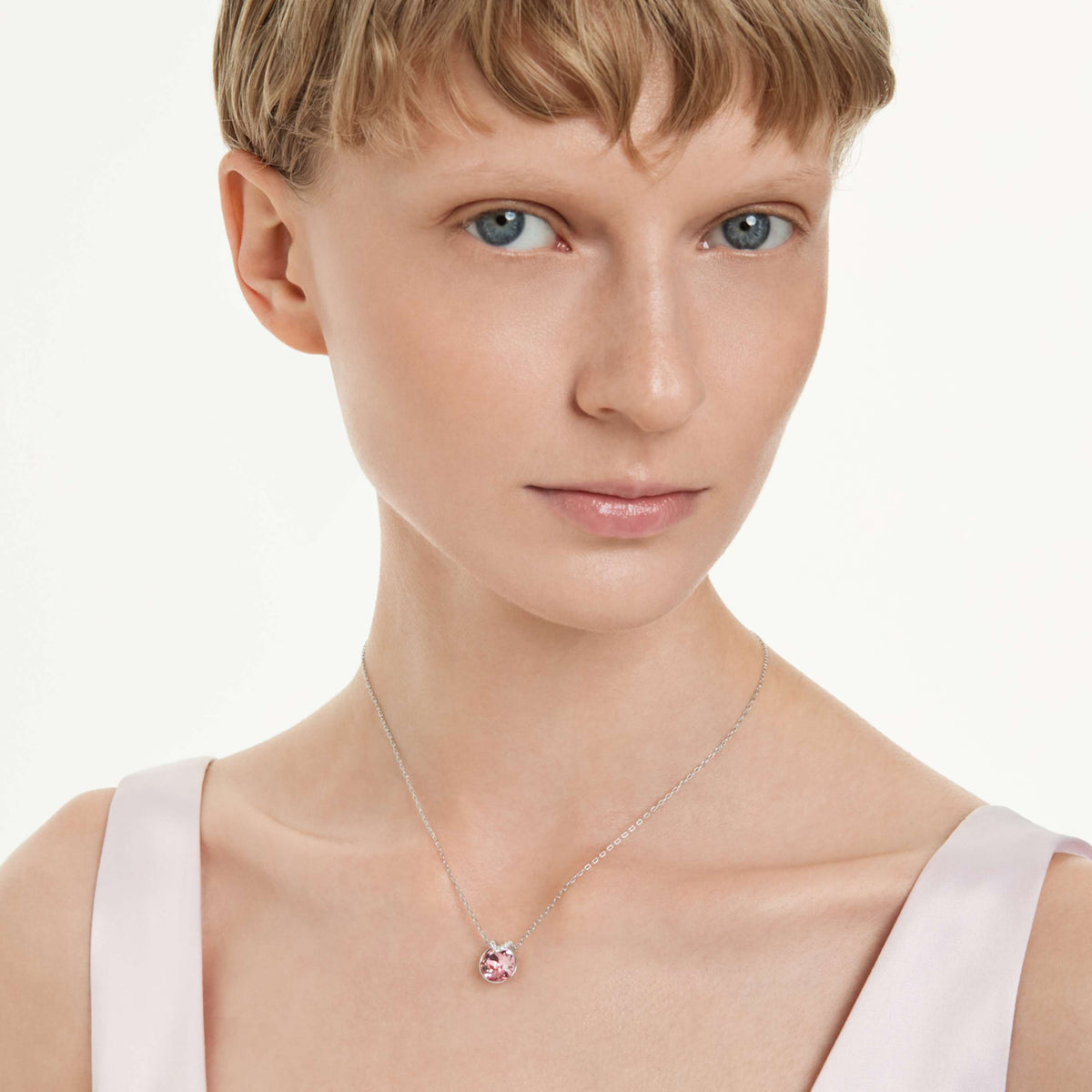 Swarovski Bella V pendant Round cut, Green, 18K gold finish